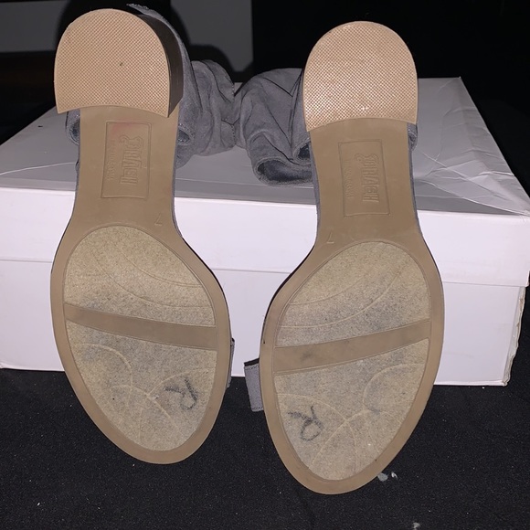 Gray heel with special ankle design. Size 7. A Brash design - Picture 4 of 4